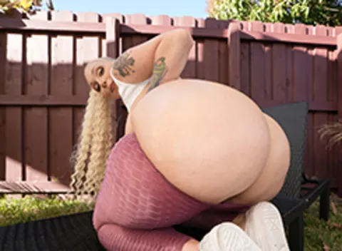 Alexis Andrews: Blonde MILF with Big Natural Tits Fucks a Black Man at the Pool – photo 15 of 21