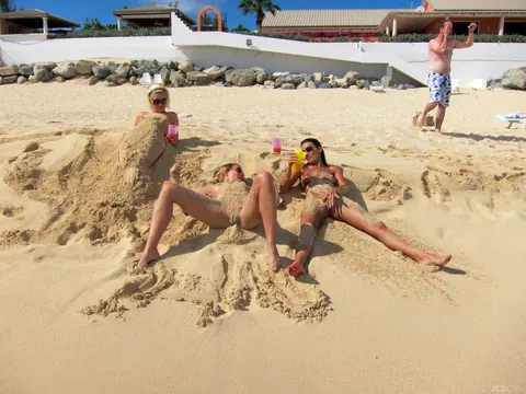 Bibi Noel & Kacey Jordan: Two Blonde Women Kiss and Spread on the Beach – photo 2 of 21
