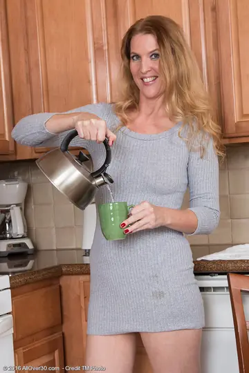 Lacy F – Mature Blonde PAWG in a Skirt Spreads Her Pussy in the Kitchen