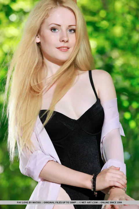 Fay Love: European Blonde Strips Out of Her Bikini Outdoors – photo 4 of 18