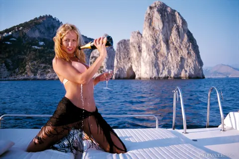 Sophie Evans: Thick Blonde MILF Takes Anal on a Boat After a Blowjob – photo 2 of 16
