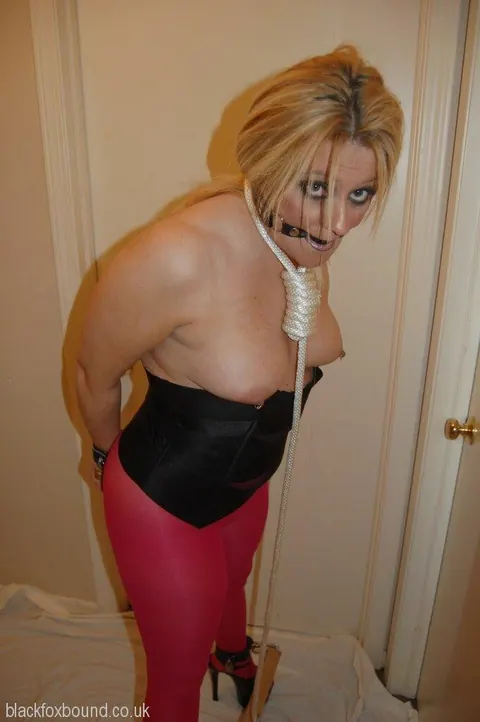 Busty Blonde MILF Spreads in Lingerie and Pantyhose – photo 4 of 16