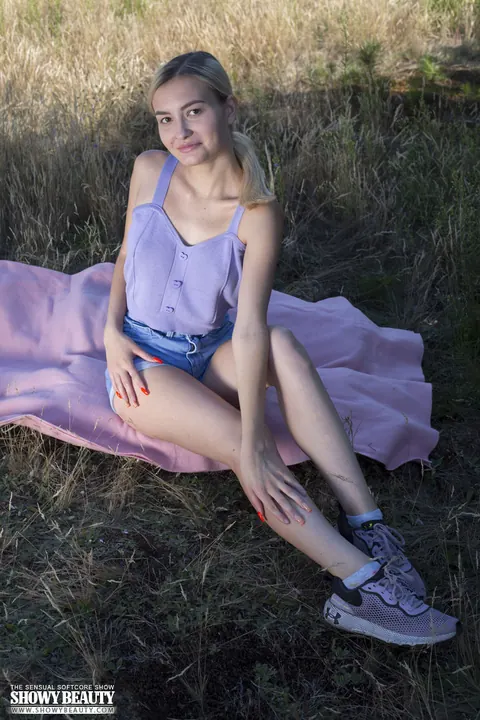 Slim Woman Strips to Socks in the Forest – photo 5 of 20