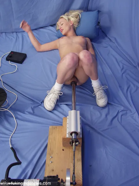 Crissy Sparks: Bound Blonde Takes a Sex Machine Until She Squirts – photo 8 of 21