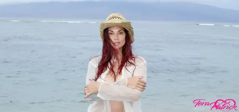 Tera Patrick: Tall Thai MILF Poses in Her Panties on the Beach – photo 4 of 17