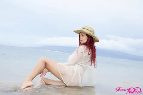 Tera Patrick: Tall Thai MILF Poses in Her Panties on the Beach – photo 8 of 17