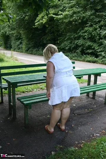 Lexie Cummings – Thick British MILF in Glasses Fingers Her Pierced Pussy on a Public Table