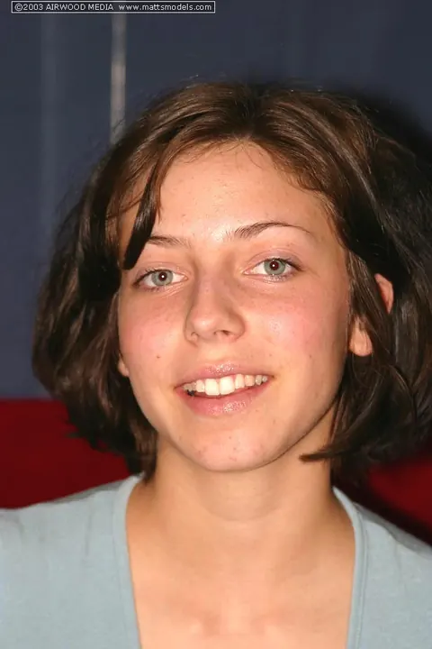 Brunette with Short Hair Pulls Jeans Aside and Spreads Her Hairy Pussy – photo 1 of 16
