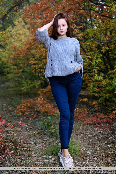 PAWG Strips Naked and Spreads in the Forest – photo 1 of 18