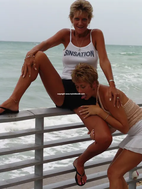 Tracy Lick: Tall Blonde MILF Flashes Her Shaved Pussy and Masturbates on Public Beach – photo 5 of 20