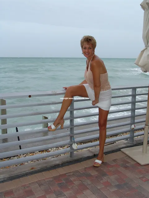Tracy Lick: Tall Blonde MILF Flashes Her Shaved Pussy and Masturbates on Public Beach – photo 6 of 20