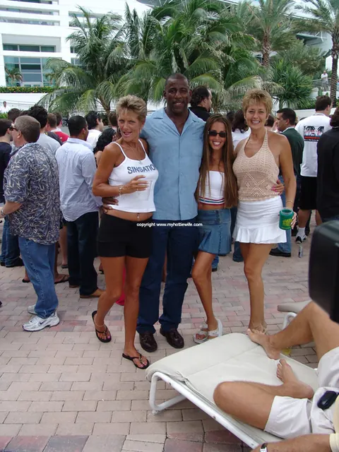 Tracy Lick: Tall Blonde MILF Flashes Her Shaved Pussy and Masturbates on Public Beach – photo 3 of 20