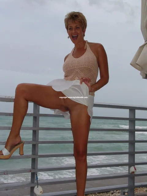 Tracy Lick: Tall Blonde MILF Flashes Her Shaved Pussy and Masturbates on Public Beach – photo 7 of 20