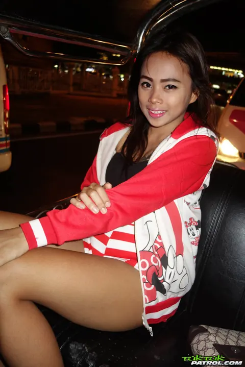 Thai Brunette in Shorts Takes a Creampie – photo 2 of 20