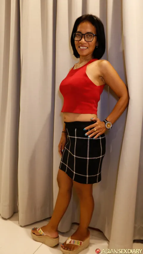 Brunette Indian MILF in Glasses Takes a Creampie Doggy Style – photo 2 of 20