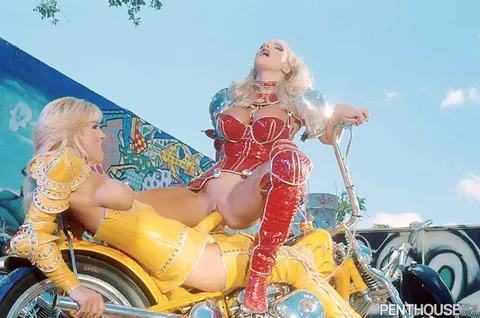 Brittany Andrews: Two Blonde Women Kiss and Spread Their Pussies Together – photo 5 of 11