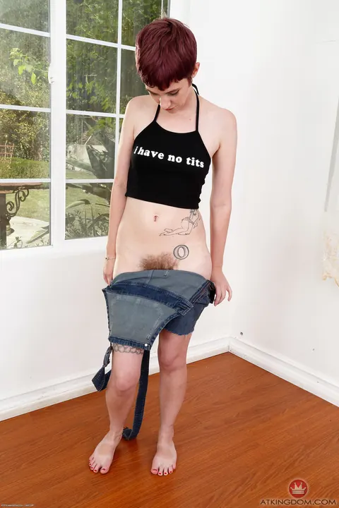 Mercy West: Slim Pale MILF in Shorts Spreads Her Hairy Pussy – photo 3 of 21