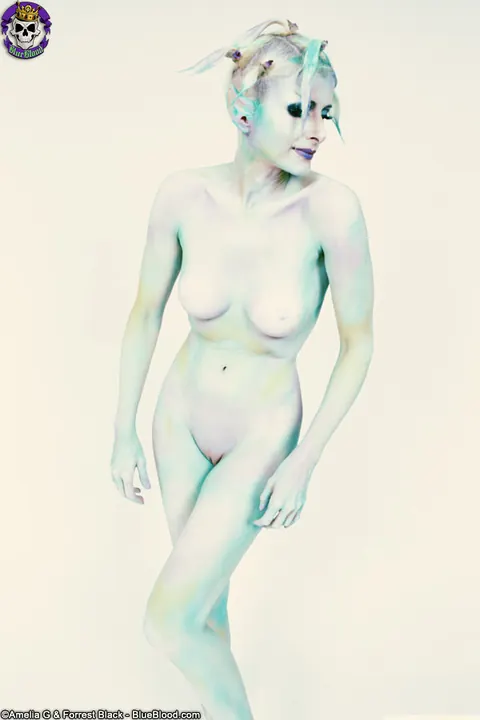 Pale Blonde Strips Out of Her Cosplay Costume for Modelling Gig – photo 1 of 15