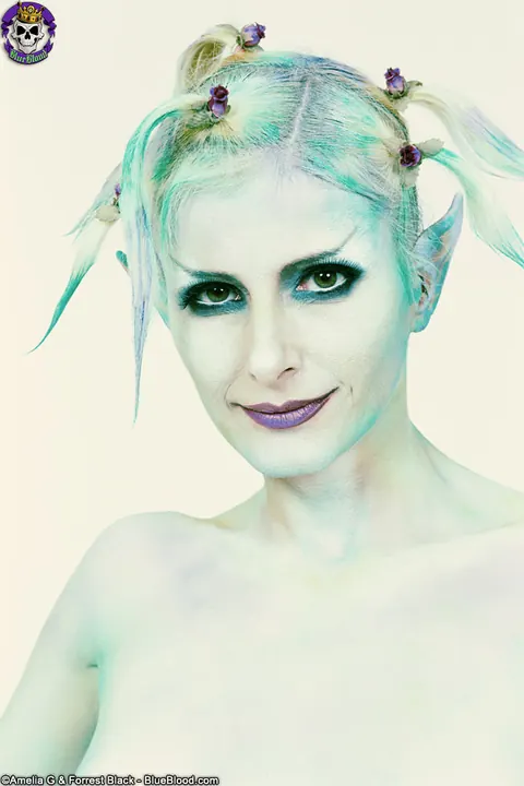 Pale Blonde Strips Out of Her Cosplay Costume for Modelling Gig – photo 5 of 15