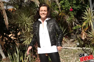 Tammy Tyler – Brunette Spreads Her Tight Pussy Outdoors
