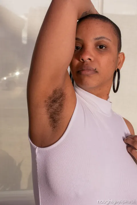 Curvy Ebony Babe Spreads Her Hairy Pussy and Shows Her Asshole – photo 2 of 20