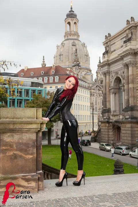 Lara Larsen: PAWG Redhead in Latex and Heels Poses Nude in Public – photo 4 of 12