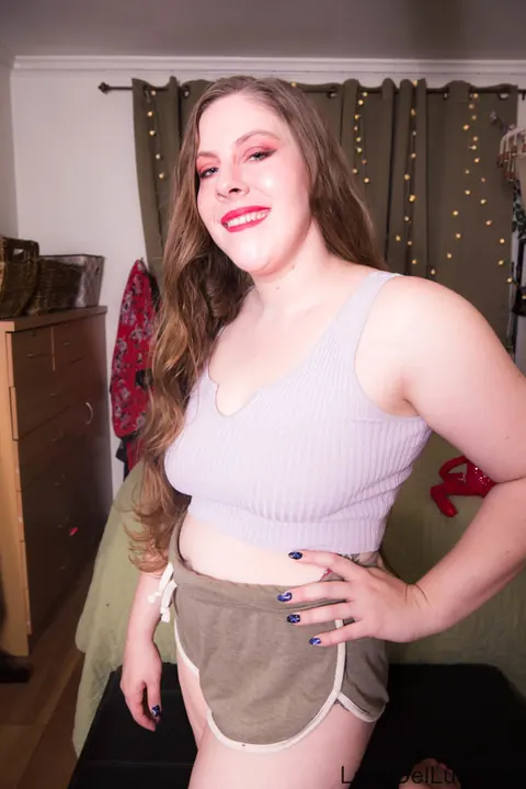 Lana Del Lust: Curvy Redhead MILF with Big Natural Tits Peels Off Her Shorts – photo 1 of 15