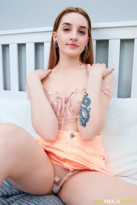 Eva Tender: Tall European Redhead Spreads Her Legs and Fingers Her Pussy – photo 3 of 21