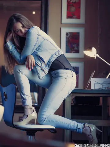 Lana Lea – Tattooed Blonde PAWG Strips Out of Her Jeans and Bodysuit