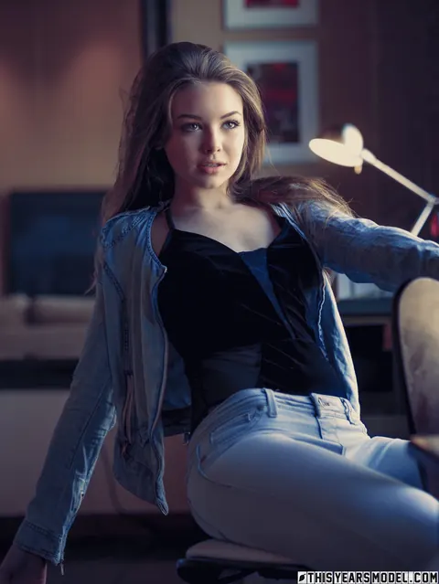 Lana Lea: Tattooed Blonde PAWG Strips Out of Her Jeans and Bodysuit – photo 3 of 10