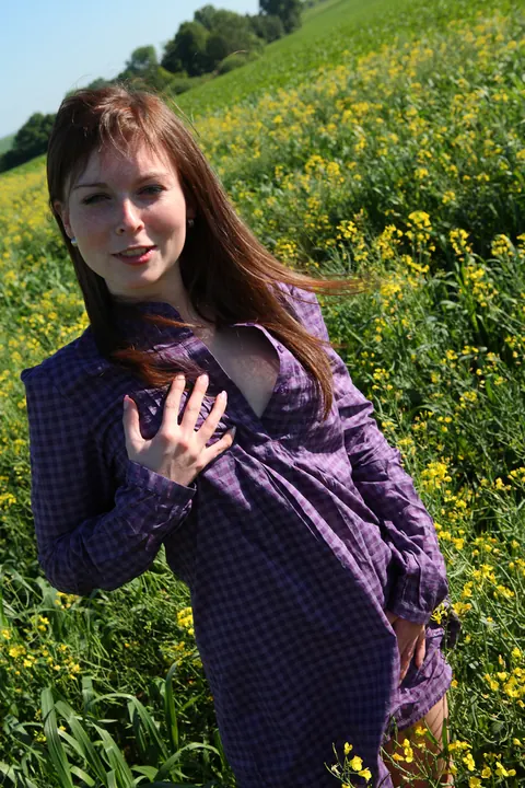 Redhead Strips Off Her Top and Fingers Her Pussy – photo 4 of 20