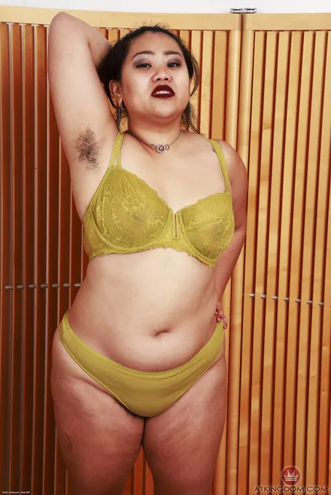 Asian BBW Spreads Her Hairy Pussy – photo 1 of 21