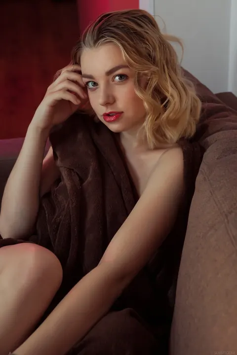 Daniel Sea: Busty Blonde with Short Hair Fingers Her Shaved Pussy – photo 1 of 21