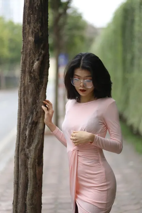 Thick Asian Babe in Yoga Pants and Glasses Poses Outdoors – photo 2 of 21