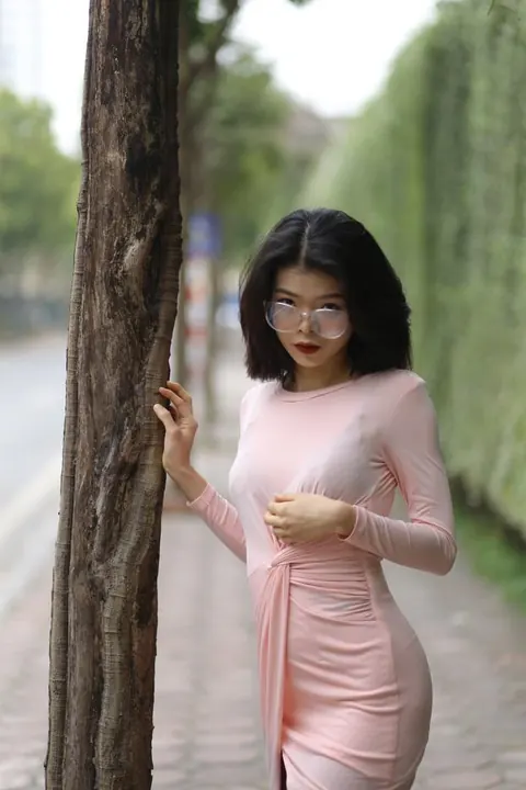 Thick Asian Babe in Yoga Pants and Glasses Poses Outdoors – photo 3 of 21