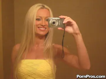 Sue Diamond – Busty Blonde MILF Strips Out of Her Skirt for Bathroom Selfies