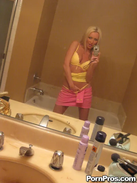 Sue Diamond: Busty Blonde MILF Strips Out of Her Skirt for Bathroom Selfies – photo 6 of 16