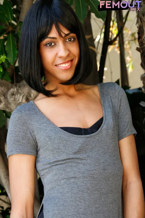 Ebony Trans Woman Undresses and Shows Her Tight Asshole – photo 1 of 16