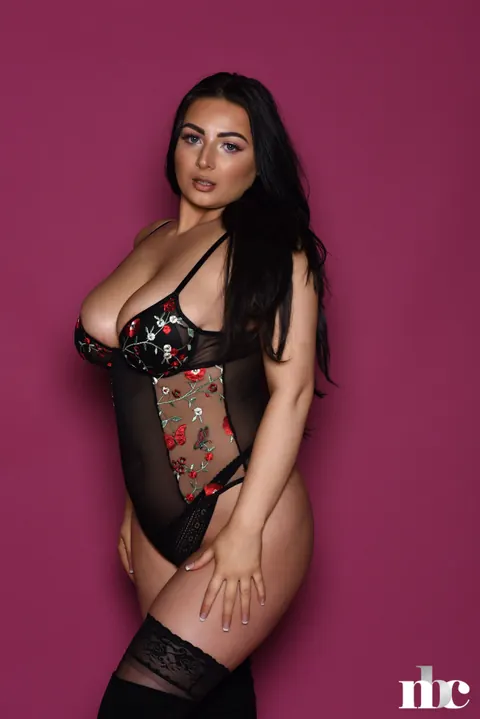 Foxy Lucina: Curvy Brunette Poses in Stockings and Heels – photo 10 of 21