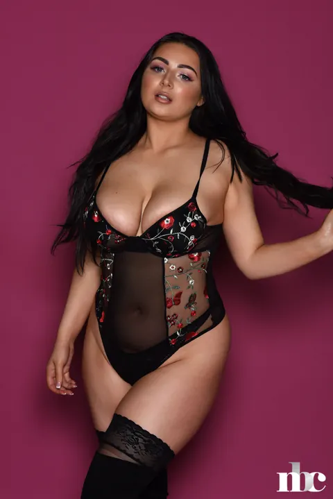 Foxy Lucina: Curvy Brunette Poses in Stockings and Heels – photo 1 of 21