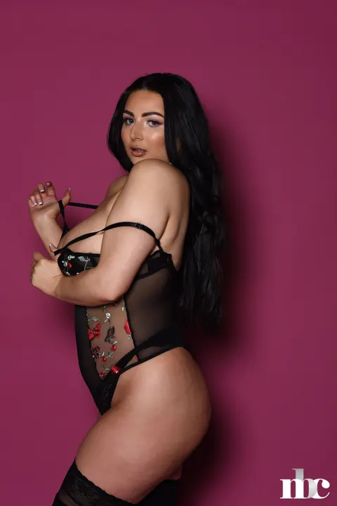 Foxy Lucina: Curvy Brunette Poses in Stockings and Heels – photo 13 of 21