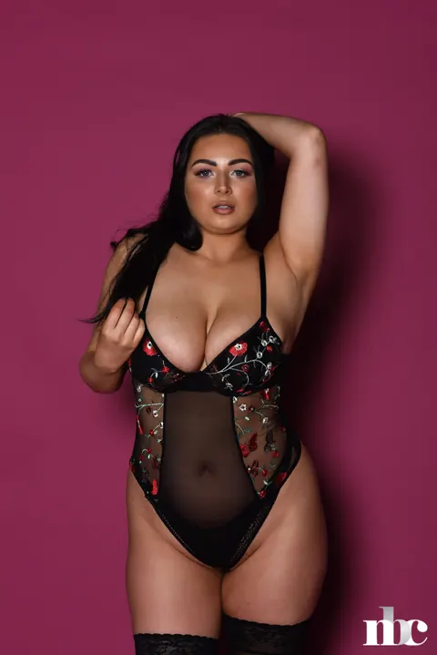 Foxy Lucina: Curvy Brunette Poses in Stockings and Heels – photo 4 of 21
