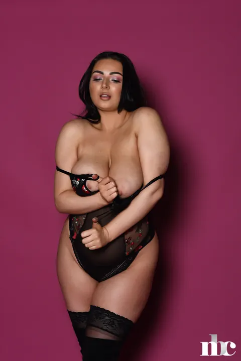 Foxy Lucina: Curvy Brunette Poses in Stockings and Heels – photo 15 of 21