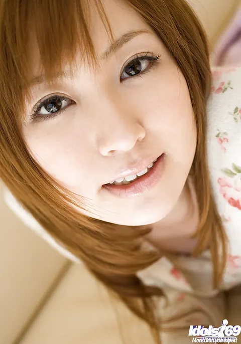 Miyu Nakai: Petite Japanese Babe Uncovers Her Hairy Pussy in a Skirt – photo 9 of 16