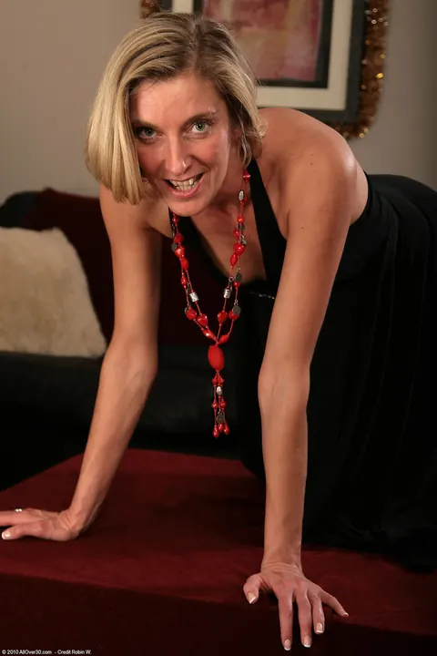 Tall Skinny MILF Undresses and Spreads Her Hairy Pussy – photo 5 of 20