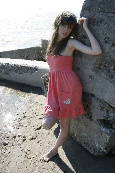 Woman in a Dress Shows Her Shaved Pussy – photo 9 of 21