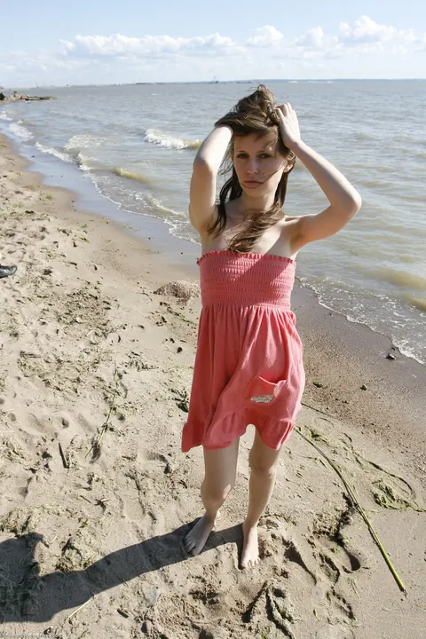 Woman in a Dress Shows Her Shaved Pussy – photo 16 of 21