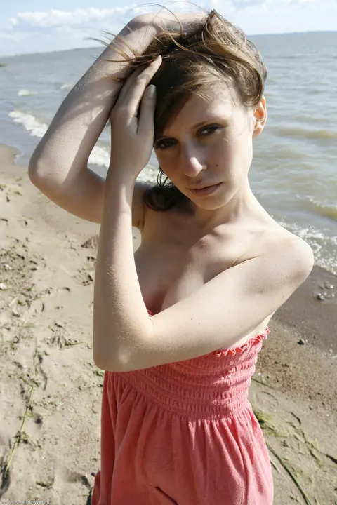 Woman in a Dress Shows Her Shaved Pussy – photo 17 of 21