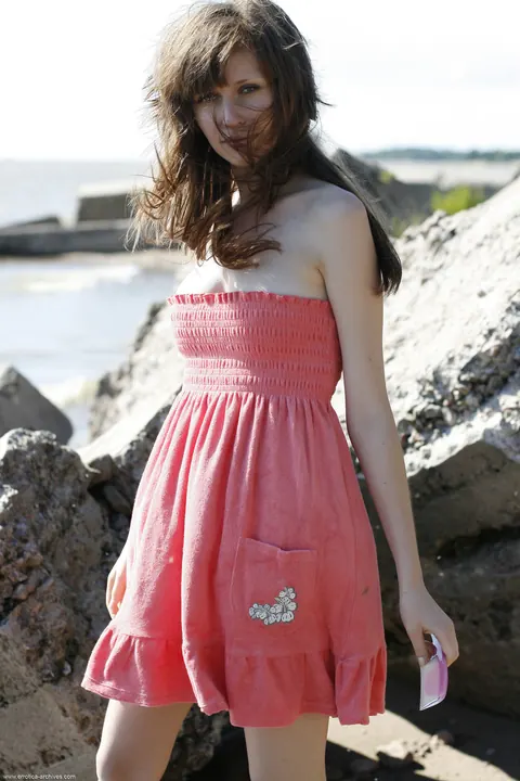Woman in a Dress Shows Her Shaved Pussy – photo 2 of 21