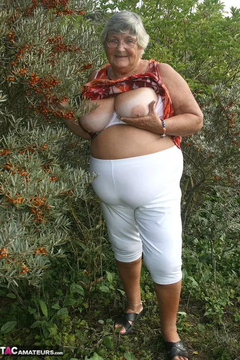 BBW Brunette Removes Her Panties and Glasses – photo 6 of 20